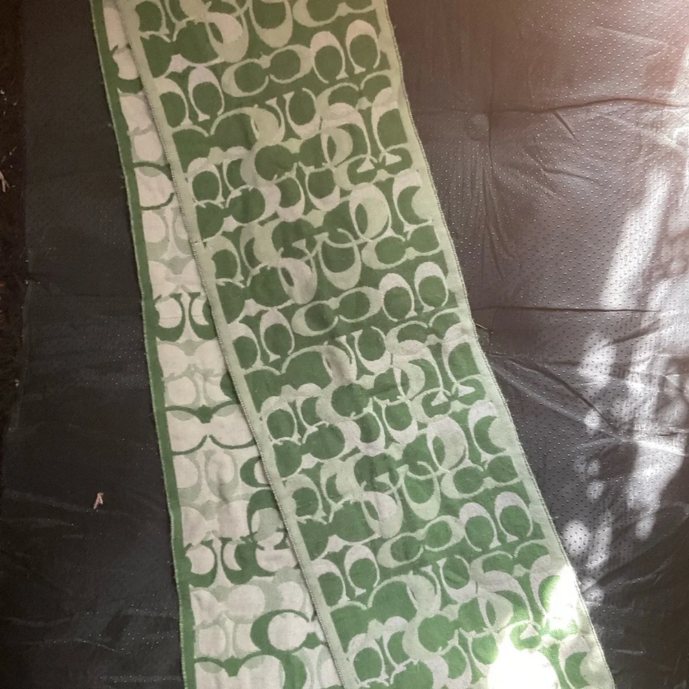 “COACH” Reversible Green and White Logo Fringed Scarf. - Picture 5 of 15